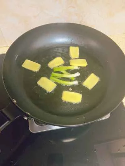 蜂蜜でコーティングしたヤマモモ豚足の作り方：8