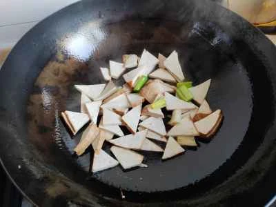 ニンニクの芽と乾燥豆腐の炒め物の作り方:3