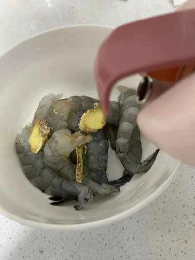 クワイ、エンドウ豆、エビの炒め物の作り方：2