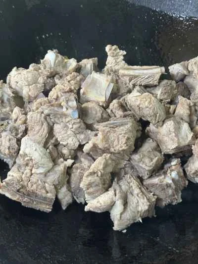 フラットブレッドを使ったポークリブの作り方：3