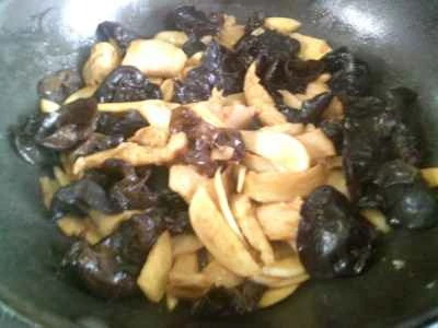 黒キクラゲ、水タケノコ、グルテン炒めの作り方：9