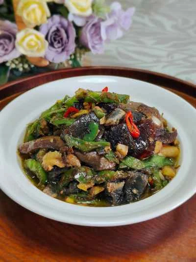 センチュリーエッグとピーマンのナス煮込みのレシピ