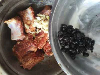 ベビーカボチャ入り蒸し豚スペアリブの作り方：1