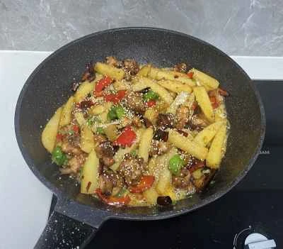 鶏肉とチリとジャガイモの炒め物の作り方：14