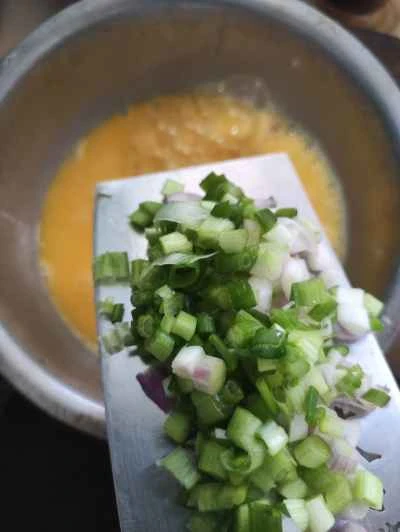 ネギ入りスクランブルエッグの作り方:3