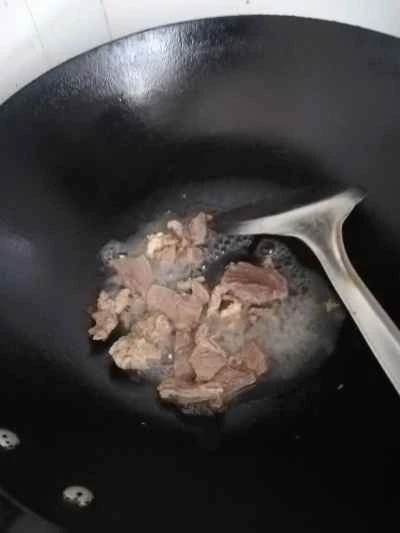 2種類のキノコを使った羊肉の炒め物の作り方：4