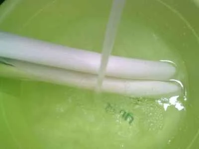 五香粉とネギのクリスピー豆腐炒めの作り方：2