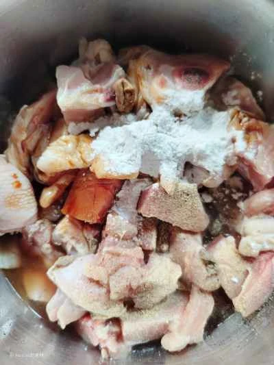 スパイシーな角切りチキンの作り方：2