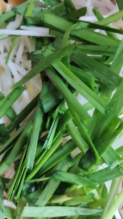 緑豆もやしとニラの炒め物の作り方:2