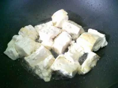 シーフードマッシュルーム、赤ソーセージ、豆腐のシチューの作り方：5