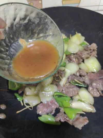 牛肉とキュウリの炒め物の作り方：17