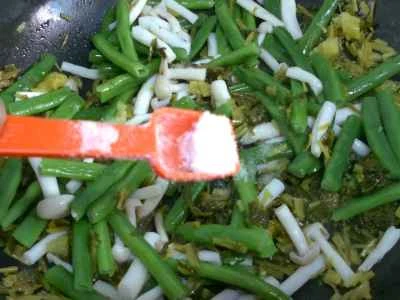 シーフード、きのこ、漬物、インゲンの炒め物の作り方：10