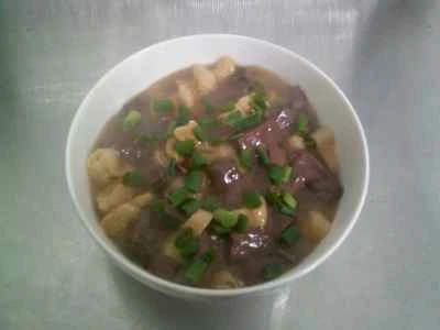 揚げ豆腐の細切りと鴨の血の煮込みの作り方：13