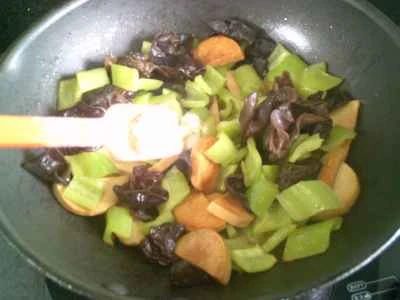 ベジタリアンチキンと黒キクラゲとピーマンの炒め物の作り方：9