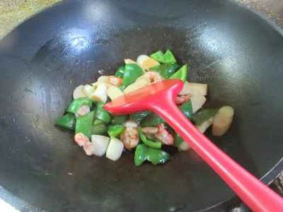 エビとピーマンとタケノコの炒め物の作り方：11