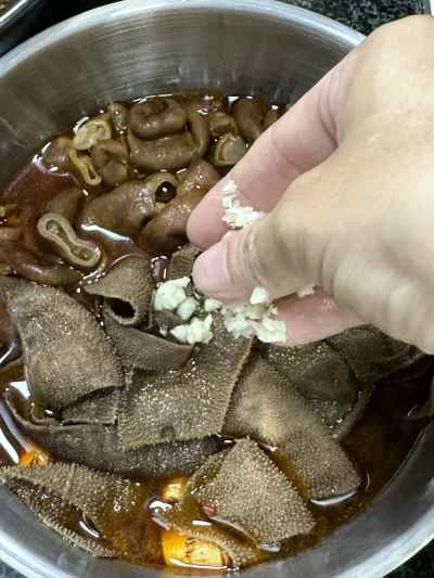 豚の腸と胃袋の煮込みの作り方：14