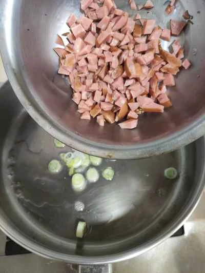 ハルビンの赤ソーセージ蒸し卵のレシピ手順：6