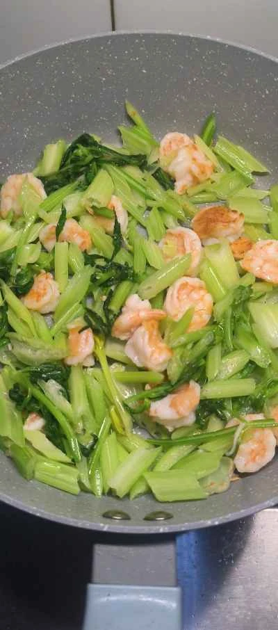 セロリとエビの炒め物の作り方：4