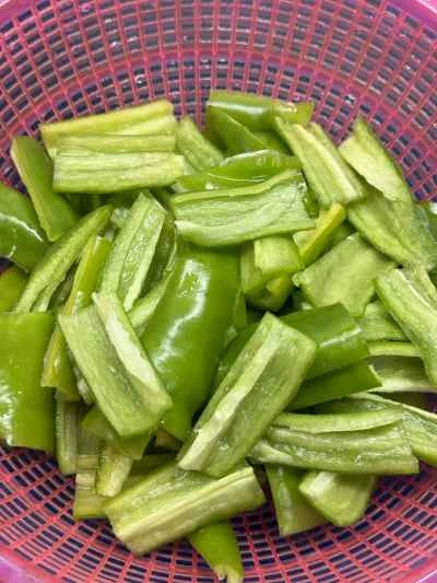 ピーマンと卵の塩炒めの作り方：2