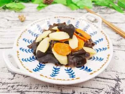 キクラゲとヤムイモの炒め物のレシピ