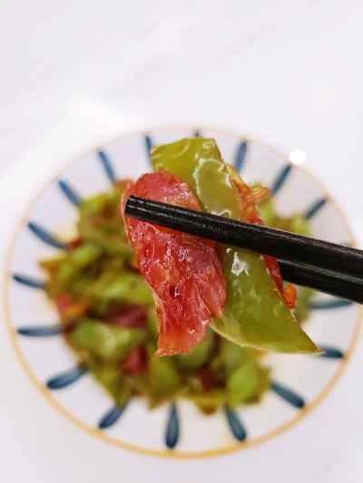 ピーマンと黒豆ソーセージの中華風炒めのレシピ