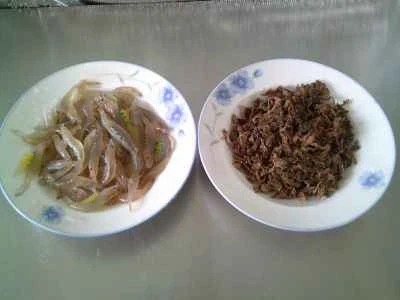 梅干しと川エビの炒め物の作り方：1