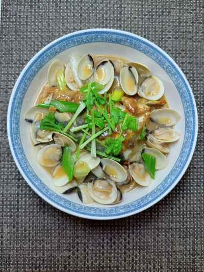 アサリと魚の頭の煮込みのレシピ