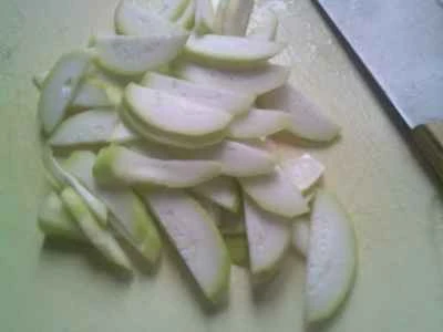 漬物、そら豆、肉を一晩煮込む手順：3