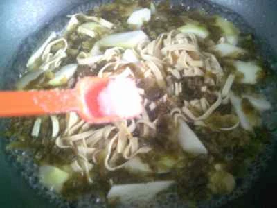 夜咲きの花と厚切り豆腐皮を使ったカラシナの漬物の作り方：8