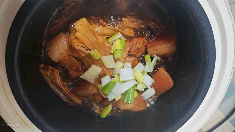 炊飯器で豚肉の煮込みを作る手順：7