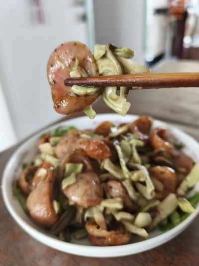 乾燥ユリと黒胡椒ソーセージの炒め物の作り方：7