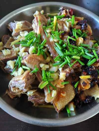 みじん切りにしたニンニクと生姜で蒸した鴨肉の作り方：8