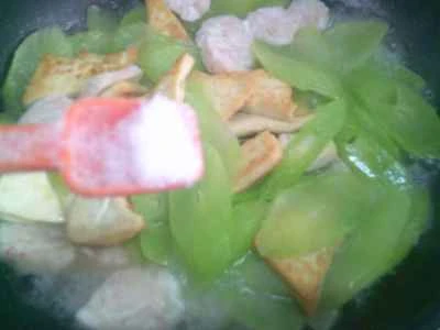 レタスと豆腐入りロブスターテールボール炒めの作り方：12