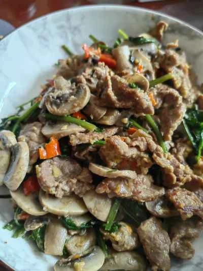 牛肉とキノコの炒め物のレシピ