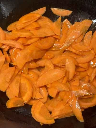 牛肉とニンジンの炒め物の作り方：6