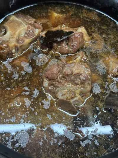 牛テールとジャガイモの煮込みの作り方：12