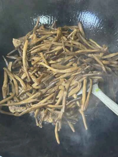 カンゾウ、キクラゲ、豚肉の炒め物の作り方：7