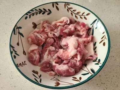 豚バラ肉とたけのこと炒め物の作り方：1