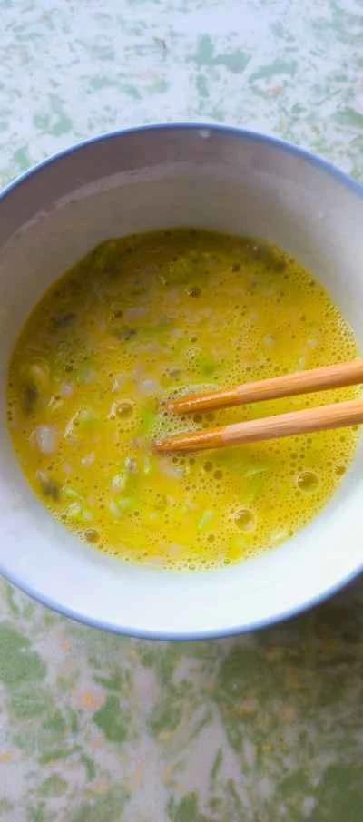 エビと卵のパンケーキを作る手順：2