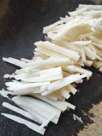 ひき肉入りレンコン炒めの作り方:1