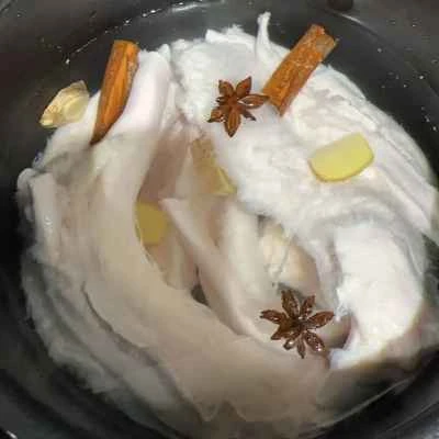 牛すじとジャガイモの煮込みの作り方：2