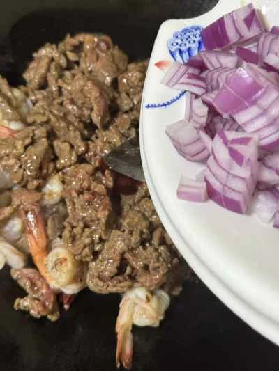 エビと牛肉の炒め物の作り方：13