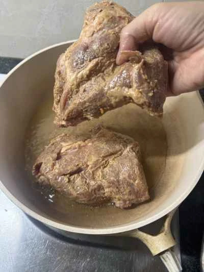 サテソースで炒めた豚バラ肉：手順6