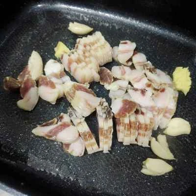 ニンニクと塩漬け豚肉を使ったインゲンの炒め物の作り方：5