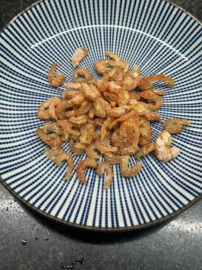 椎茸と干しエビの豚皮煮込みの作り方：1