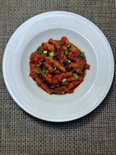 発酵黒豆とニンニクを使った蒸し鶏の足の作り方：11