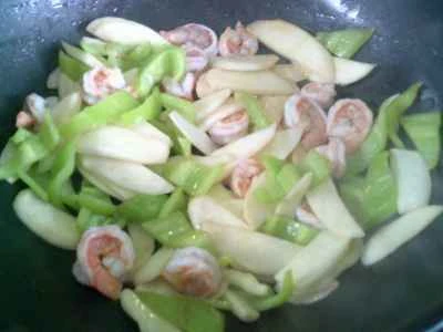 水たけのこのピーマンとエビ炒めの作り方：8