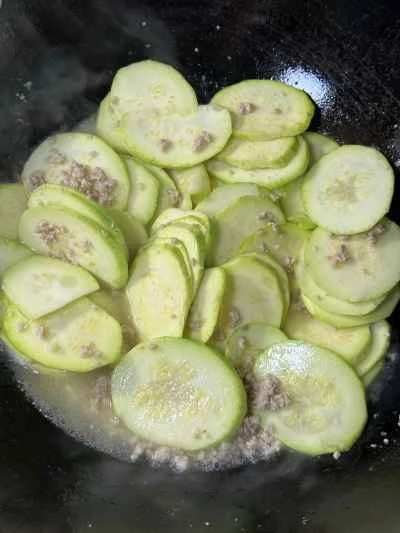 ひき肉入りズッキーニ炒めの作り方：7