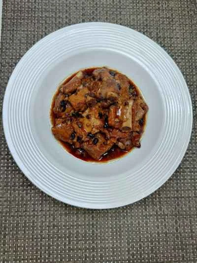 発酵黒豆とニンニクのみじん切りを使った蒸し豚スペアリブの作り方：10