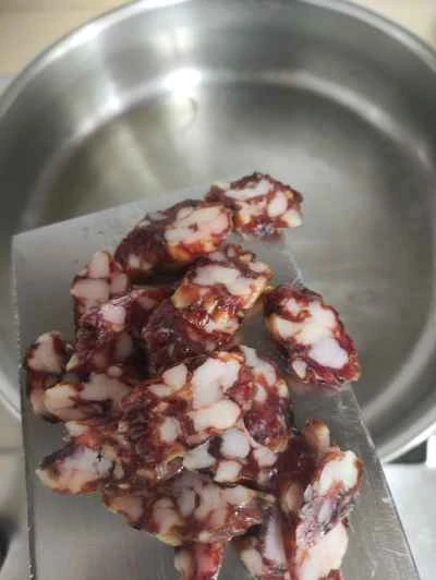 麦わら入りソーセージ炒めの作り方：4